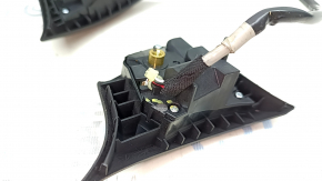 The steering wheel control buttons on the BMW i3 14-21 are black and the mount is broken.