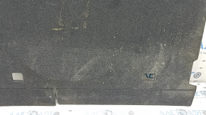 The trunk floor of a Honda CRV 20-22 hybrid is black and needs dry cleaning. The insulation is torn.