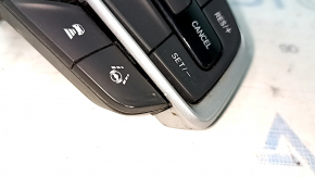 The steering wheel controls on the right side of the Honda Insight 19-22 are worn out.