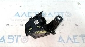 The steering wheel controls on the right side of the Honda Insight 19-22 are worn out.