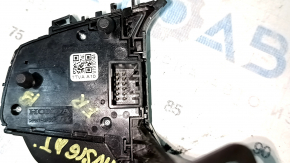 The steering wheel controls on the right side of the Honda Insight 19-22 are worn out.