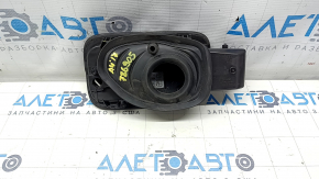 The fuel filler flap housing of the Audi A4 B9 17-25 has broken fasteners.