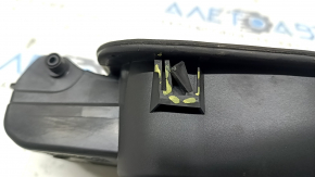 The fuel filler flap housing of the Audi A4 B9 17-25 has broken fasteners.