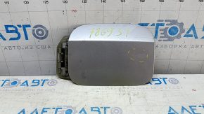 The fuel filler door of the Honda Insight 19-22 is dented.