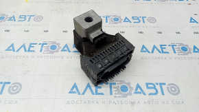 The right engine mount of the BMW i3 14-21 is cracked.