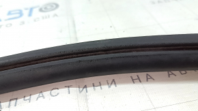 The front left door seal for the Audi A4 B9 17-20 is worn out.