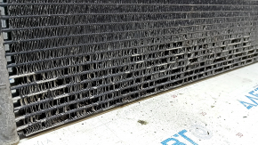 The air conditioning radiator condenser of the VW Tiguan 09-18 has fallen off.