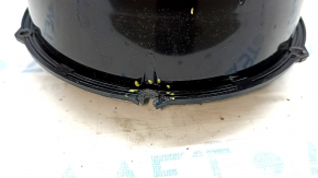 The front left door speaker on a VW Tiguan 2017 is broken.