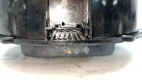 The front left door speaker on a VW Tiguan 2017 is broken.