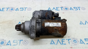 The starter on a VW Tiguan 2017 is rusty.