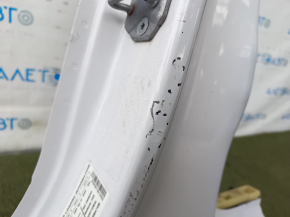 The central left body pillar of a Ford Fusion mk5 13-20 is sawn off, the bumps are visible.