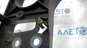 The Audi Q7 4L 10-15 radiator panel mount is broken.