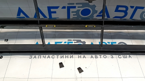 The grille frame of the Audi Q5 80A 18-20 is broken.