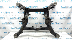 The rear subframe of the Audi Q7 4L 10-15 is rusty.