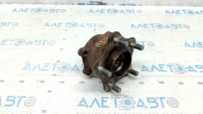 Infiniti Q50 14-24 rear left hub rusty