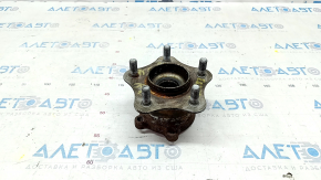 Infiniti Q50 14-24 rear right hub rusty