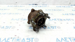 Infiniti Q50 14-24 rear right hub rusty