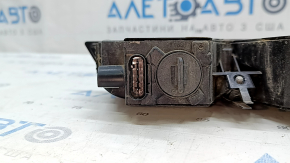 The left rear bumper light of the Audi Q3 8U 15-18 has a broken mount.