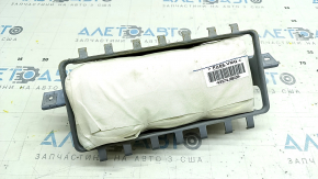 The passenger airbag in the dashboard of the Infiniti Q50 16-20 has a rusty squib.