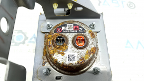 The passenger airbag in the dashboard of the Infiniti Q50 16-20 has a rusty squib.