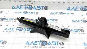 Audi Q3 8U jack 16-18 corrosion