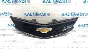 Chevrolet Bolt 17-18 radiator grill with emblem, scratches, cracked