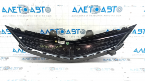 Chevrolet Bolt 17-18 radiator grill with emblem, scratches, cracked