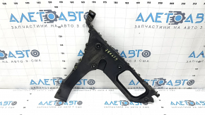 The right rear bumper mount for the Audi Q7 4L 10-15 is broken.