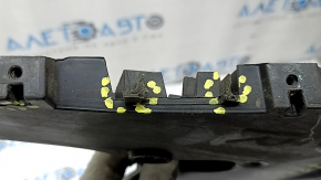The right rear bumper mount for the Audi Q7 4L 10-15 is broken.