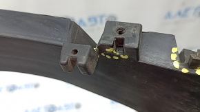 The right rear bumper mount for the Audi Q7 4L 10-15 is broken.