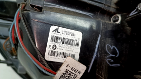 Jeep Compass 19-24 halogen right outer fender light, cracks in the glass