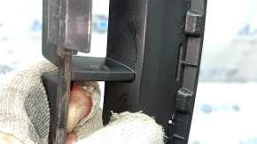 The lower grille of the front bumper of the Audi Q7 4L 10-15 has a broken mount, a crack, and a fragment is missing.