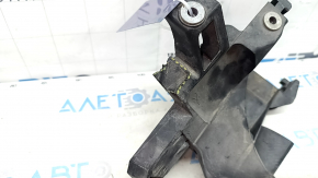The left front headlight mount of the Audi Q5 80A 18-20 has a broken fragment.