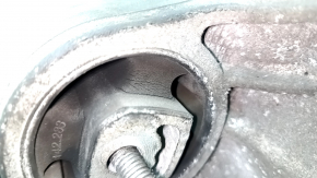 The rear differential gearbox of the Audi Q7 4L 10-15 3.0 TFSI has 2 cracked silent blocks.