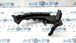 The left front headlight eyepiece mount for the Audi Q5 8R 09-17 is broken.