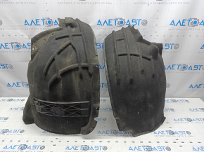The front left fender liner of the Audi Q5 8R 13-17 2.0T, 3.0 TDI, hybrid has peeled off at the seam.