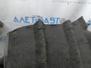 The front left fender liner of the Audi Q5 8R 13-17 2.0T, 3.0 TDI, hybrid has peeled off at the seam.