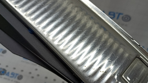 Audi Q7 4L trunk opening trim, chrome, scratches, corrosion, dents