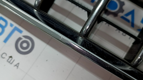 Audi Q7 4L 10-15 chrome radiator grille with glossy black trim, sand, scratches