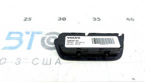 Black microphone housing in the rear ceiling of the Volvo XC90 16-22