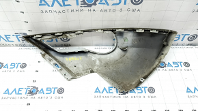 The right front bumper trim under the fog light of an Audi Q7 4L 10-15 is pressed and has scratches.