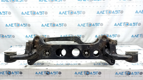 The rear subframe of the Audi Q5 8R 09-17 AWD is rusty, 2 bushings are torn, 1 silent block has microcracks.