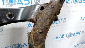 The rear subframe of the Audi Q5 8R 09-17 AWD is rusty, 2 bushings are torn, 1 silent block has microcracks.
