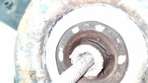 The rear subframe of the Audi Q5 8R 09-17 AWD is rusty, 2 bushings are torn, 1 silent block has microcracks.