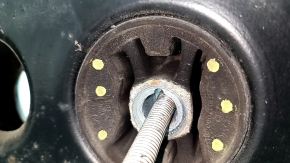 The rear subframe of the Audi Q5 8R 09-17 AWD is rusty, 2 bushings are torn, 1 silent block has microcracks.