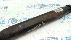 The rear right shock absorber of the Audi Q5 8R 13-17 is rusty and dented.