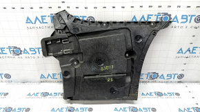 The right rear bumper mount of the BMW 5 G30 17-20 is broken.
