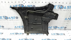 The right rear bumper mount of the BMW 5 G30 17-20 is broken.