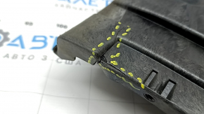 The right rear bumper mount of the BMW 5 G30 17-20 is broken.