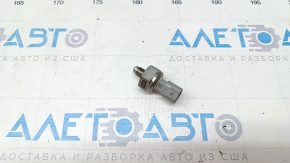 Fuel pressure sensor Volvo XC90 16-22 on the fuel rail
